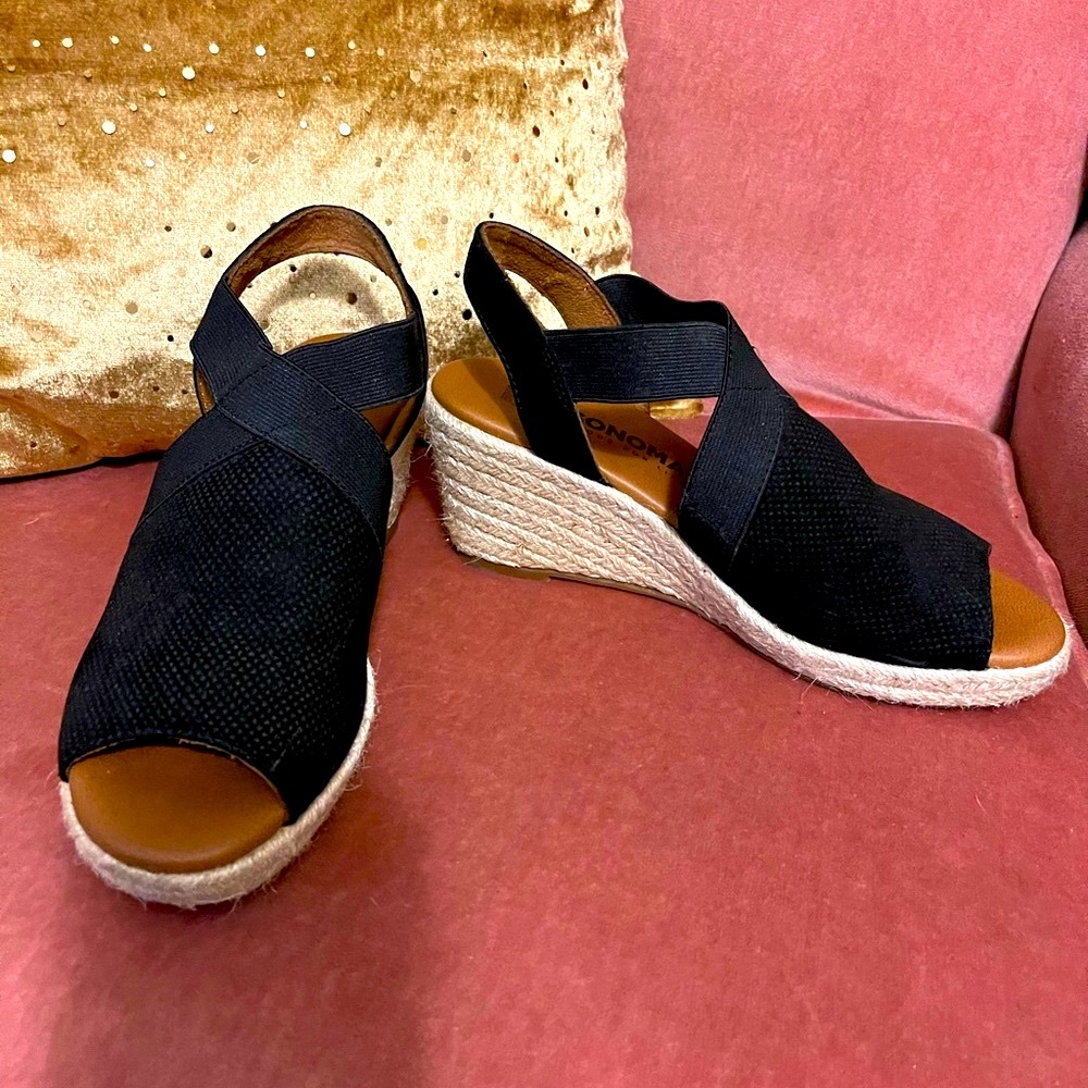 Sonoma black sandals, Like New